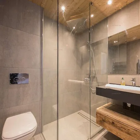 Savoielac - La Clusaz- Piscine Interieure : Viking Villa *