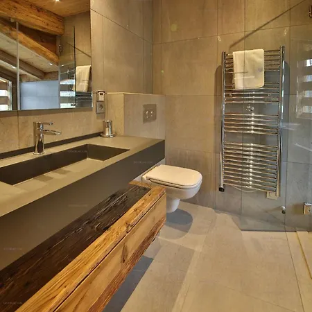 Savoielac - La Clusaz- Piscine Interieure : Viking La Clusaz